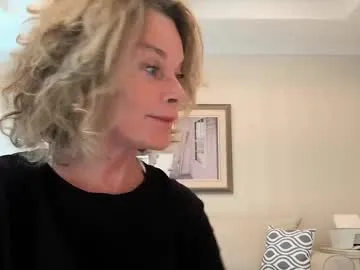 bisexualmilf – webcam model profile photo Image 8