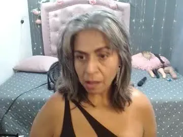 bisexualmilf – webcam model profile photo Image 16