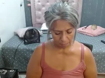 bisexualmilf – webcam model profile photo Image 17