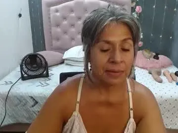 bisexualmilf – webcam model profile photo Image 5