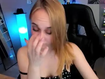 FoxyShy – webcam model profile photo Image 11