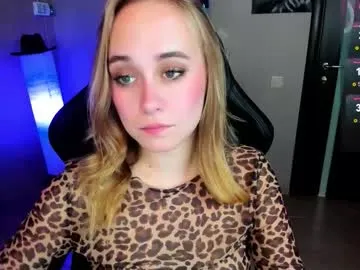 FoxyShy – webcam model profile photo Image 13