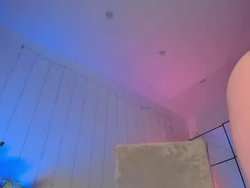 _red_hat_7 – webcam model profile photo Image 13