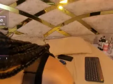 bisexualmilf – webcam model profile photo Image 4