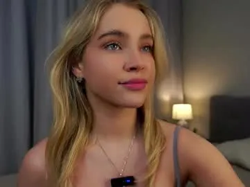 lipswithsmileonthem Image 3