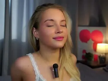 lipswithsmileonthem Image 6