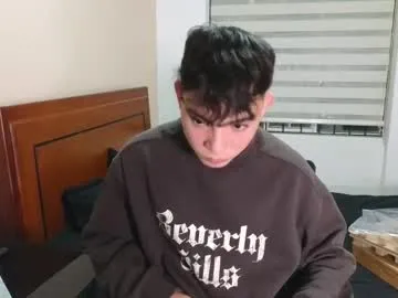 roouse – webcam model profile photo Image 4