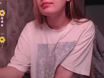 roouse – webcam model profile photo Image 7