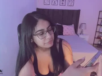 roouse – webcam model profile photo Image 15