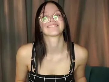 roouse – webcam model profile photo Image 5