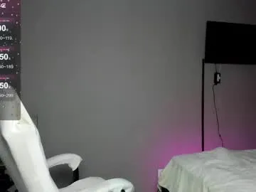 nika_fuchs – webcam model profile photo Image 13