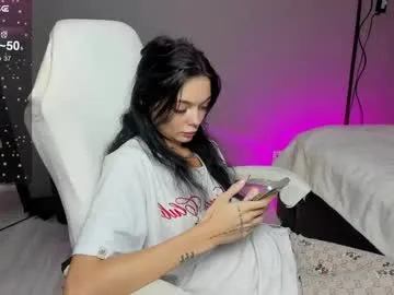 nika_fuchs – webcam model profile photo Image 18