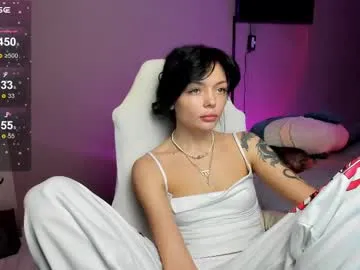 nika_fuchs – webcam model profile photo Image 8