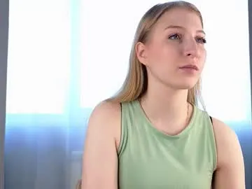 roouse – webcam model profile photo Image 10