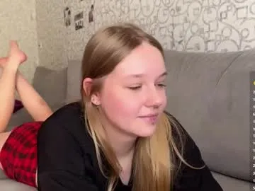 TwinksNextDoor – webcam model profile photo Image 17