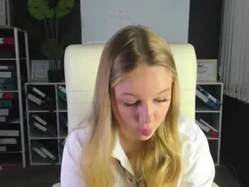 TwinksNextDoor – webcam model profile photo Image 4