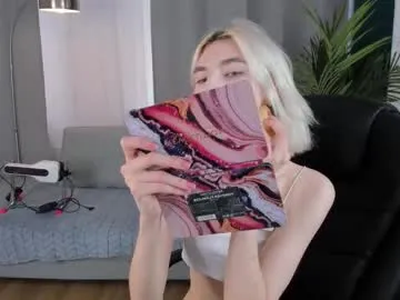 TwinksNextDoor – webcam model profile photo Image 14