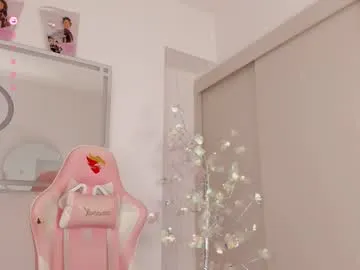 mia_yourmommy Image 5