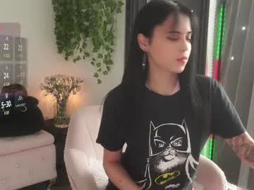 yummy_chica – webcam model profile photo Image 8