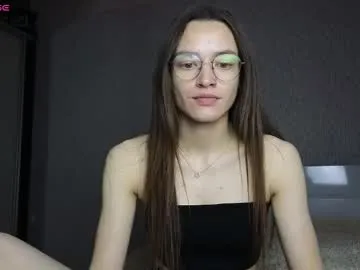 sweetslyvie – webcam model profile photo Image 4