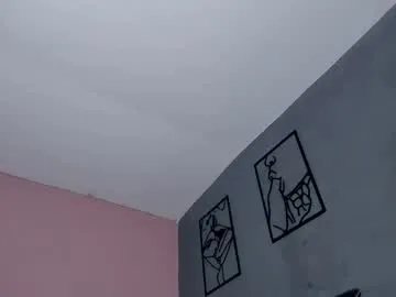 emma_plux – webcam model profile photo Image 15