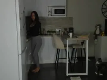 zui_lu – webcam model profile photo Image 13