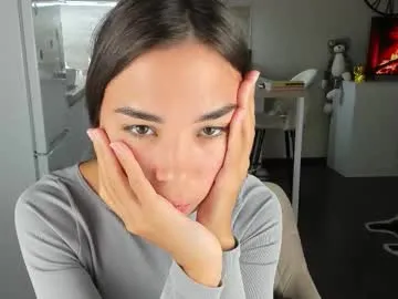 zui_lu – webcam model profile photo Image 18