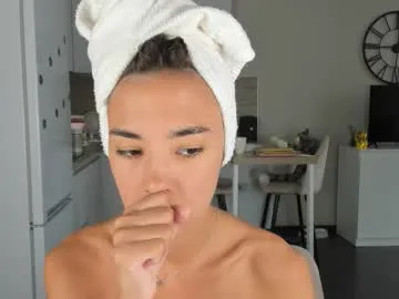 zui_lu – webcam model profile photo Image 2