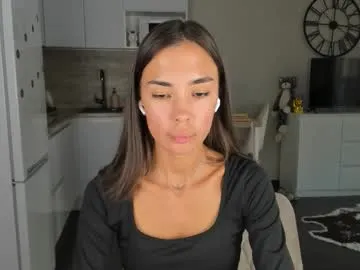 zui_lu – webcam model profile photo Image 3