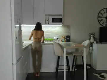 zui_lu – webcam model profile photo Image 7