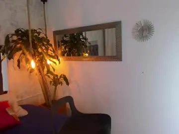 LoraDevine – webcam model profile photo Image 2