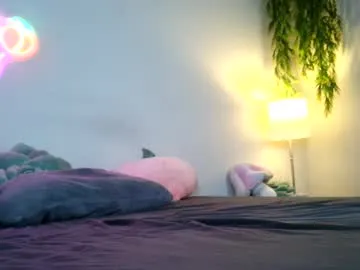 roouse – webcam model profile photo Image 17