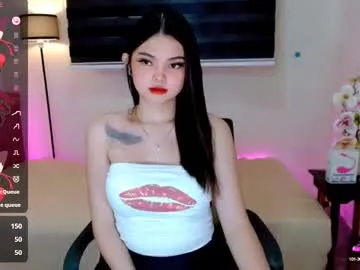 little_sweet_18 – webcam model profile photo Image 2