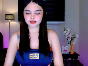 little_sweet_18 – webcam model profile photo Image 5