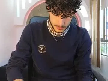 reavoran – webcam model profile photo Image 10