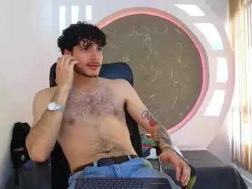 reavoran – webcam model profile photo Image 11