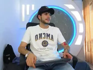 reavoran – webcam model profile photo Image 12