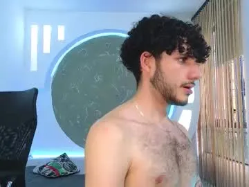 reavoran – webcam model profile photo Image 15