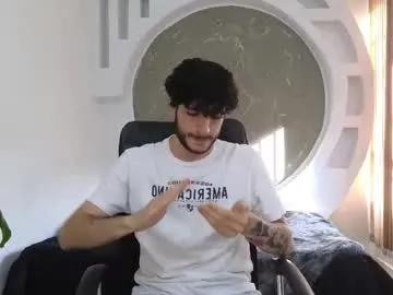 reavoran – webcam model profile photo Image 17