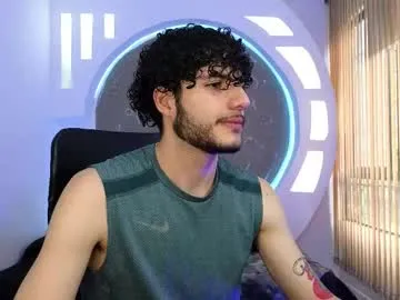 reavoran – webcam model profile photo Image 18