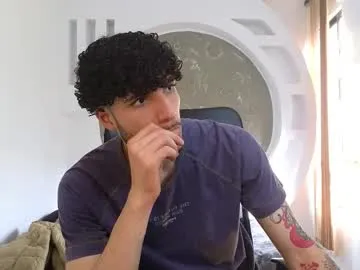 reavoran – webcam model profile photo Image 19