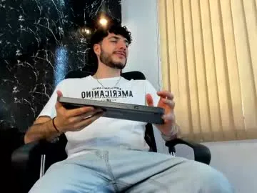 reavoran – webcam model profile photo Image 2