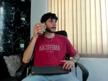 reavoran – webcam model profile photo Image 3