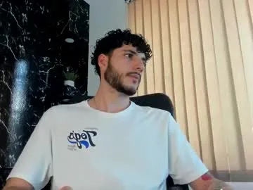 reavoran – webcam model profile photo Image 4