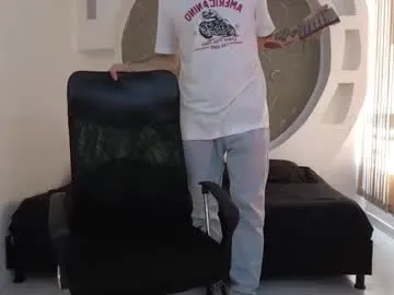 reavoran – webcam model profile photo Image 6