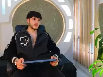 reavoran – webcam model profile photo Image 7