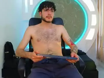 reavoran – webcam model profile photo Image 8