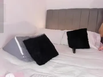 SallyDinosaur chat room preview Image 8