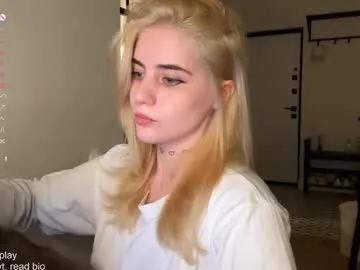 kira21_13 – webcam model profile photo Image 11