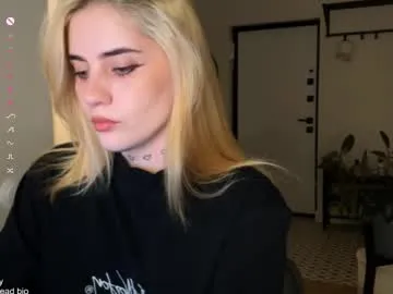 kira21_13 – webcam model profile photo Image 19